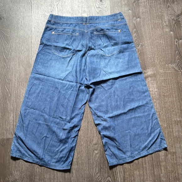 Capri pants - Picture 3 of 3